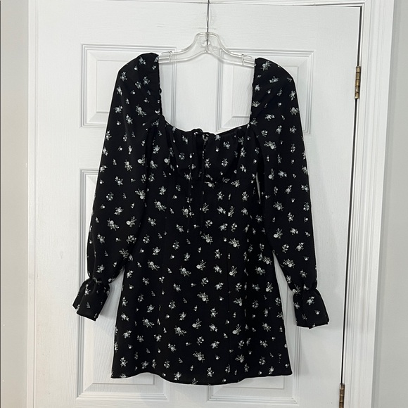 H&M Dresses & Skirts - H&M Black Floral Long Sleeve Dress